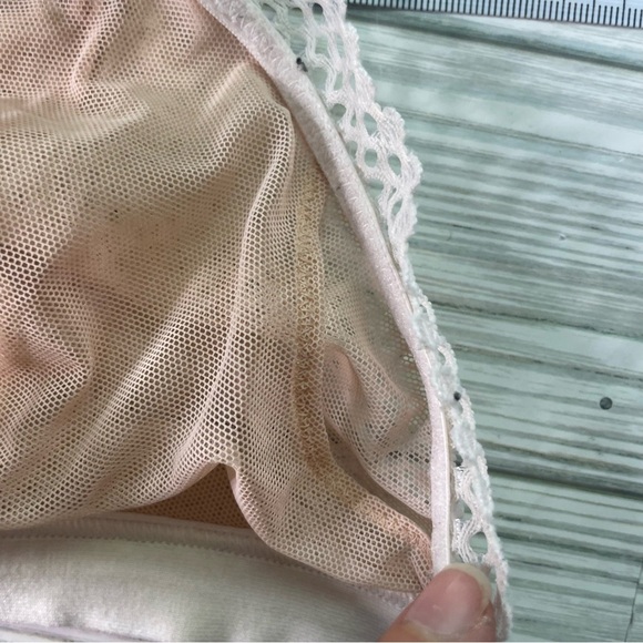 Victoria’s Secret Lace Bralette in Cream size medium - Picture 6 of 6